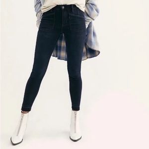 We The Free Ivy Mid Rise Released Hem Skinny Jeans in Color Seal Blue | Size 27